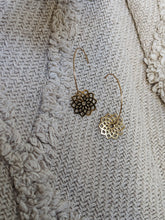 Charger l'image dans la galerie, Créoles fleur - acier inoxydable