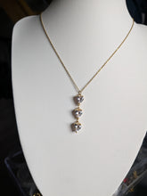 Charger l'image dans la galerie, Collier 2 strass coeurs - acier inoxydable doré