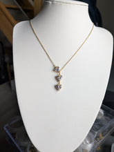 Charger l'image dans la galerie, Collier 2 strass coeurs - acier inoxydable doré