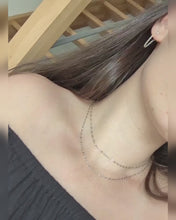 Charger et lire la vidéo dans la visionneuse de la Galerie, Collier double chaines brillantes - acier inoxydable
