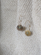 Charger l&#39;image dans la galerie, Créoles fleur - acier inoxydable
