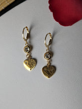 Charger l&#39;image dans la galerie, Boucles d&#39;oreilles strass et cœur - Collection Saint Valentin
