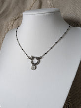 Charger l&#39;image dans la galerie, Collier bouée noir et pendentif - acier inoxydable
