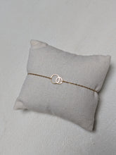 Charger l&#39;image dans la galerie, Bracelet &quot;nous&quot; cercles entrelacés - acier inoxydable doré
