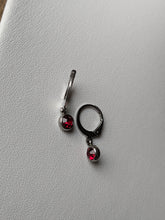 Charger l&#39;image dans la galerie, Boucles d&#39;oreilles strass rouge - Collection Saint Valentin
