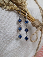 Charger l&#39;image dans la galerie, Boucles d&#39;oreilles 3 strass - acier inoxydable
