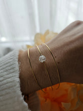 Charger l'image dans la galerie, Jonc 3 rangs avec perle en verre craquelé - acier inoxydable
