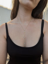 Charger l&#39;image dans la galerie, Long collier perles nacrées - acier inoxydable
