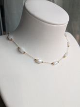 Charger l'image dans la galerie, Collier effet nacre - acier inoxydable
