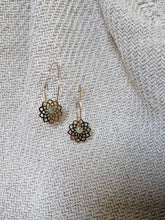 Charger l&#39;image dans la galerie, Créoles fleur - acier inoxydable
