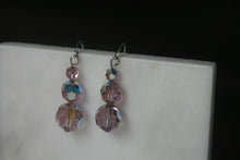 Charger l&#39;image dans la galerie, Boucles d&#39;oreilles upcyclées 3 perles à facettes rose-lilas    - bijoux upcyclés
