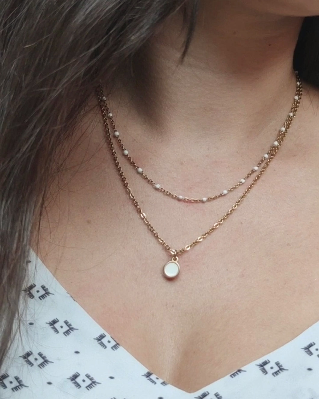 Collier double blanc et doré avec pendentif blanc - acier inoxydable