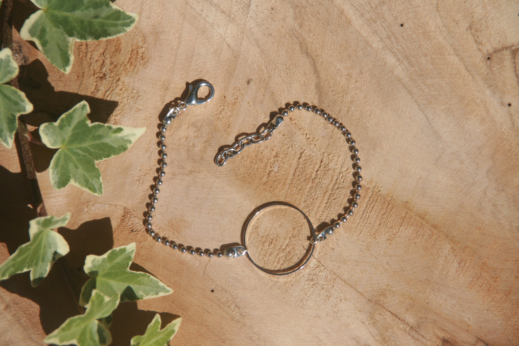 Bracelet argenté cercle avec chaine billes - fantaisie upcyclée