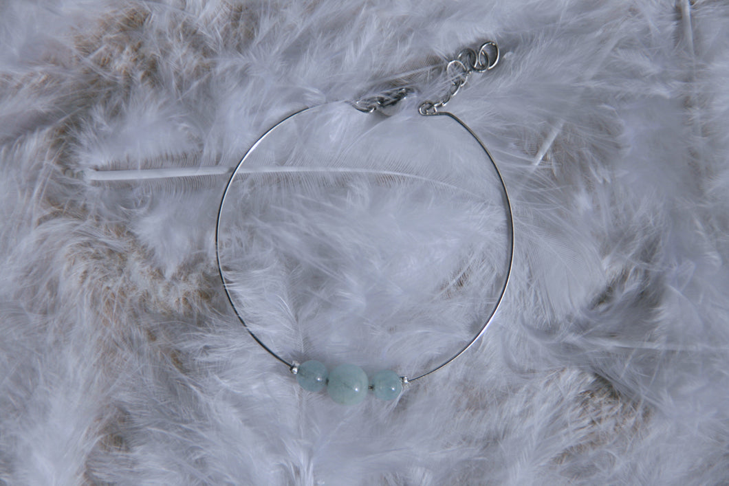 Bracelet jonc argenté avec 3 perles aigue marine - fantaisie création pure