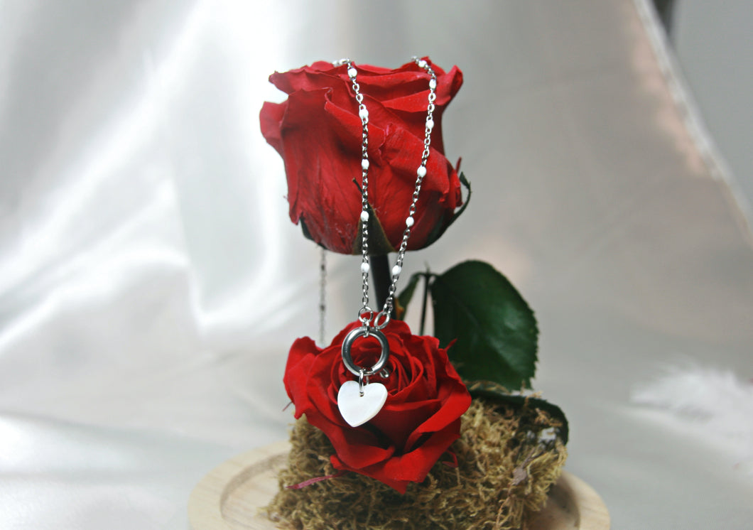 Collier chaine billes blanches avec coeur nacré - acier inoxydable