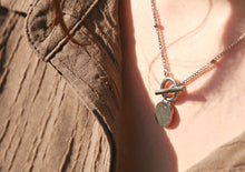 Charger l&#39;image dans la galerie, Collier fermoir à l&#39;avant avec pendentif rond - acier inoxydable
