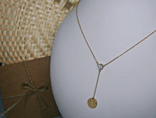 Charger l&#39;image dans la galerie, Long collier strass et médaillon - acier inoxydable
